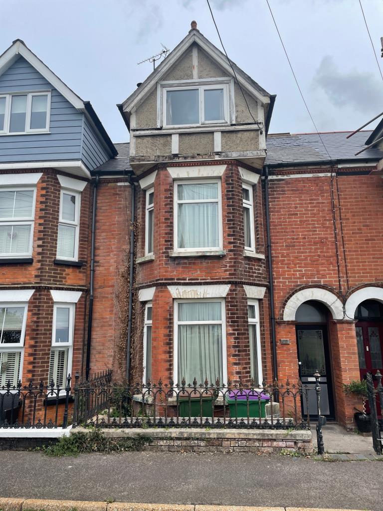 Lot: 111 - THREE STOREY HOUSE FOR IMPROVEMENT -